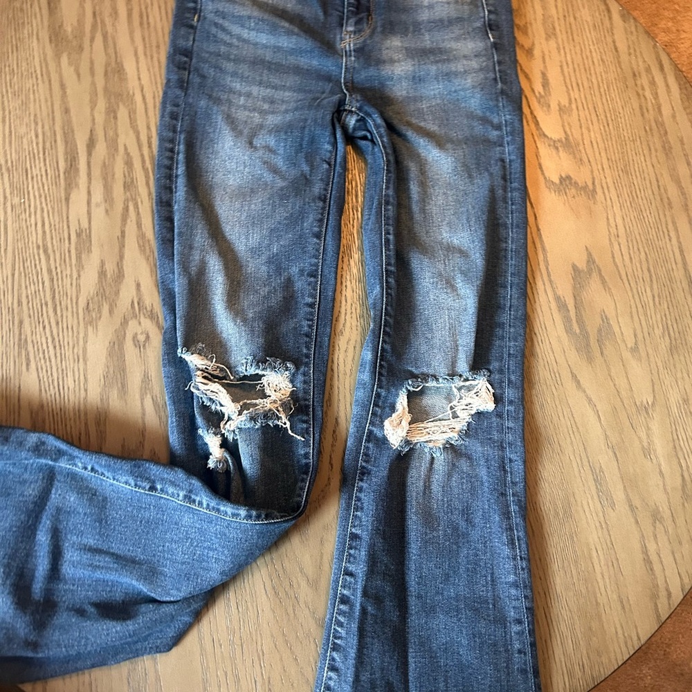 American Eagle women's distressed jeans size 2